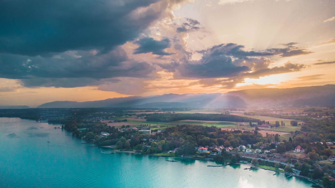 Coucher de soleil sur Nyon en Suisse