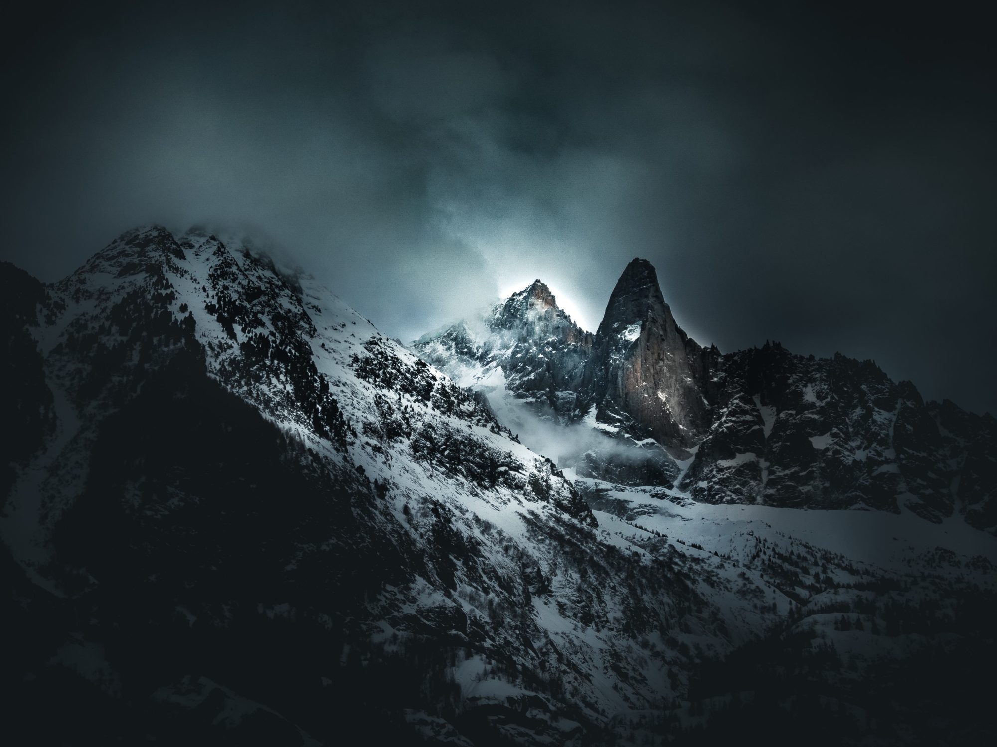 L'aiguille du Midi sous la brume